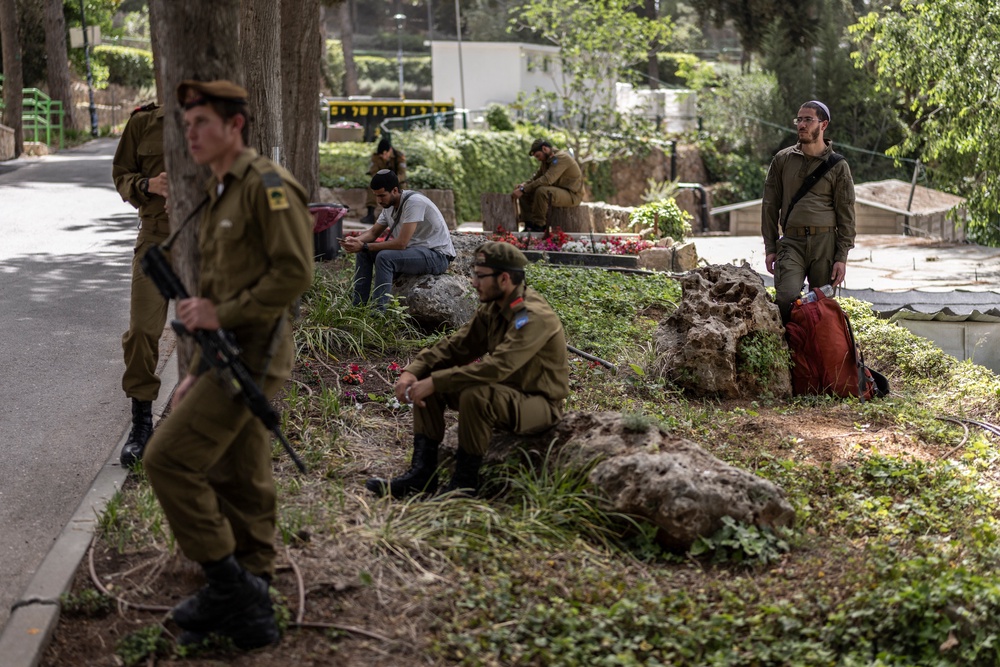 Soldiers mourn Israeli army Captain Maoz Israel Recanati (AFP/Getty)