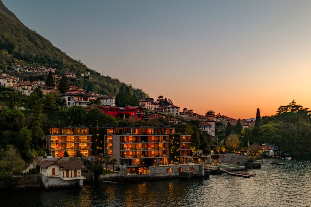 Il Sereno can be found in the small Italian town of Torno (Il Sereno)