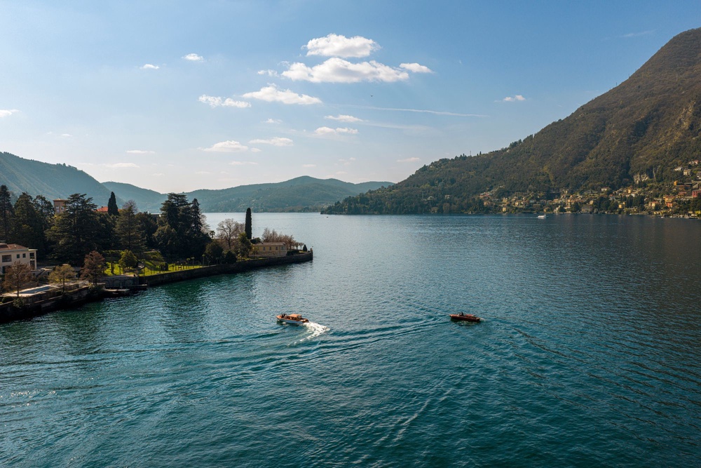 Il Sereno has the enviable location on being situated on the lake with direct access to the water (Il Sereno)