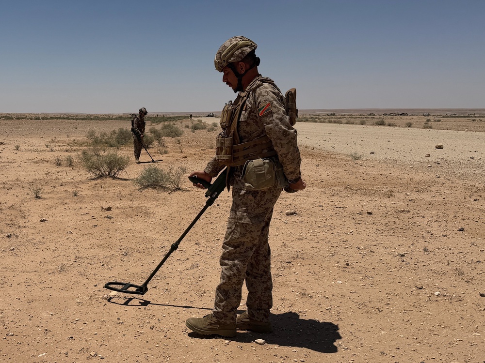 Army forces launch an investigative operation in the Nukhaib desert, southwest of Karbala and Najaf, Iraq, on Sunday, May 17, 2026, after reports of an unauthorized Israeli military presence in the area. (AP Photo/Ali Jabar) (AP)
