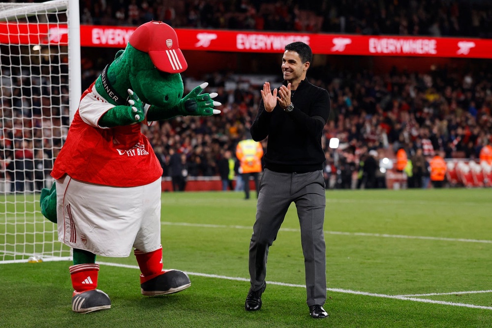 Image from: Arsenal counting down to lifting first Premier League trophy in 22 years - live reaction