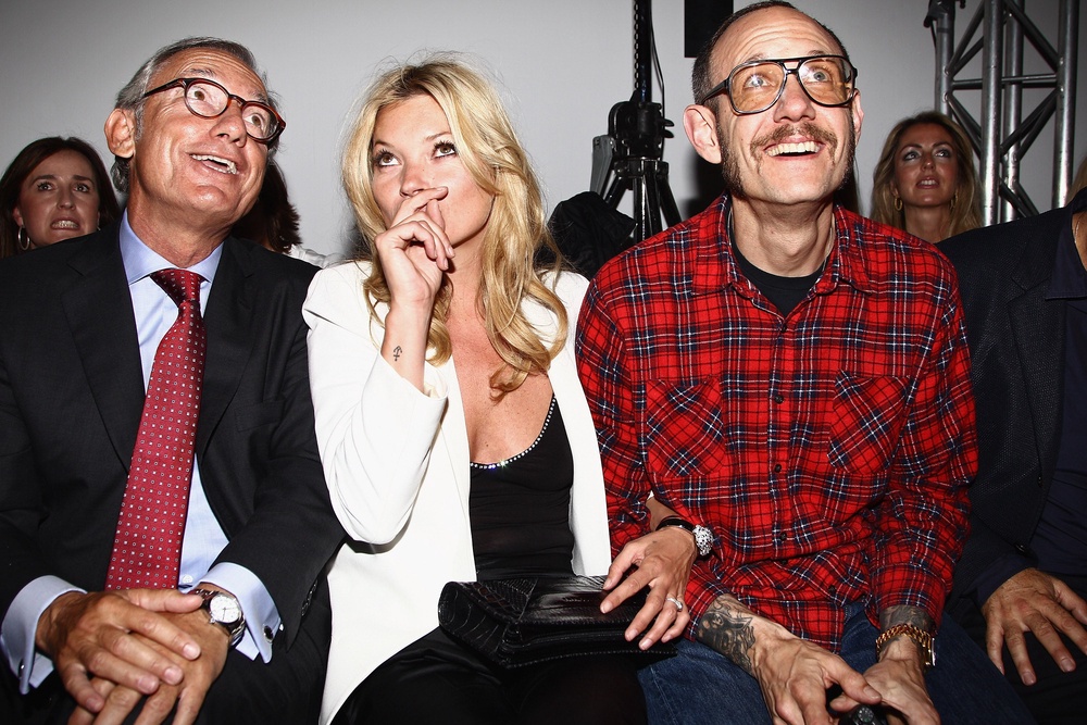 Isak Andic (left), Kate Moss and Terry Richardson at a Mango collection launch in Paris in 2011 (Getty)