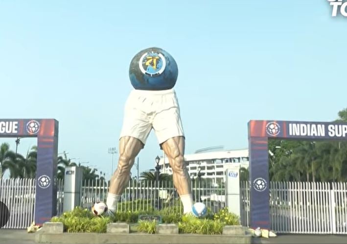 Statue outside Salt Lake Stadium, Kolkata, West Bengal (Sports Today/ YouTube)