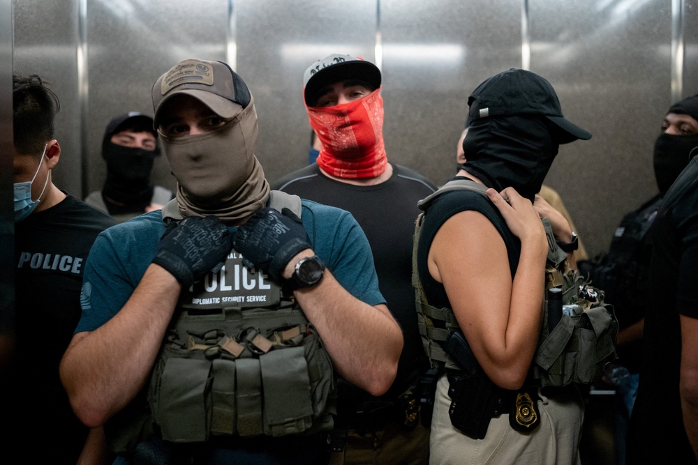 Judge blocks ICE arrests in immigration courts after agency falsely ...