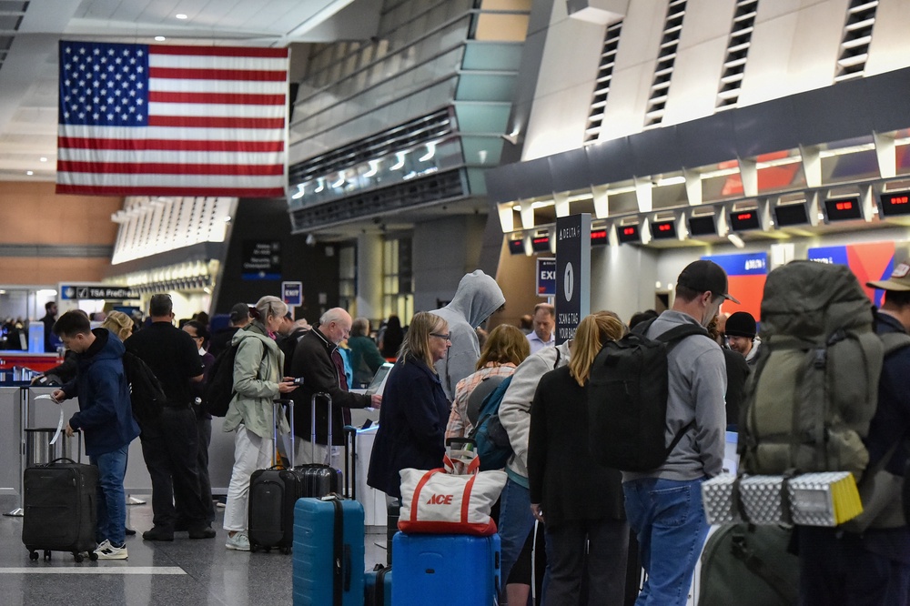 The new scheme could make traveling ‘more seamless, more convenient for the passengers and the traveling public,’ a report says (AFP/Getty)