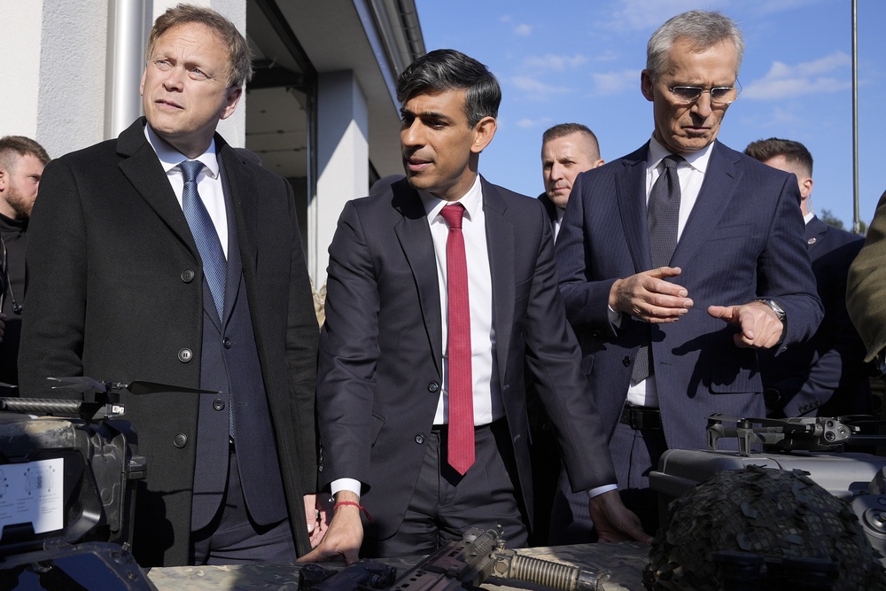 Sir Grant Shapps, left, served as defence minister under former prime minister Rishi Sunak, centre (Alastair Grant/PA) (PA Archive)