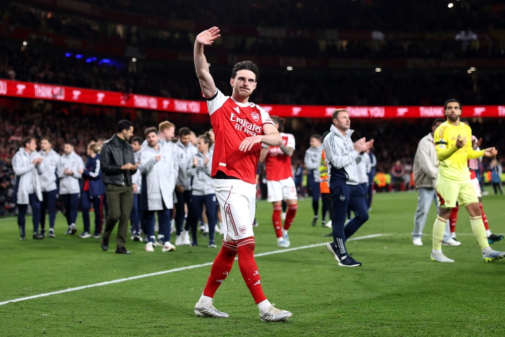 Image from: Arsenal fans celebrate Premier League title after Man City draw at Bournemouth - live reaction