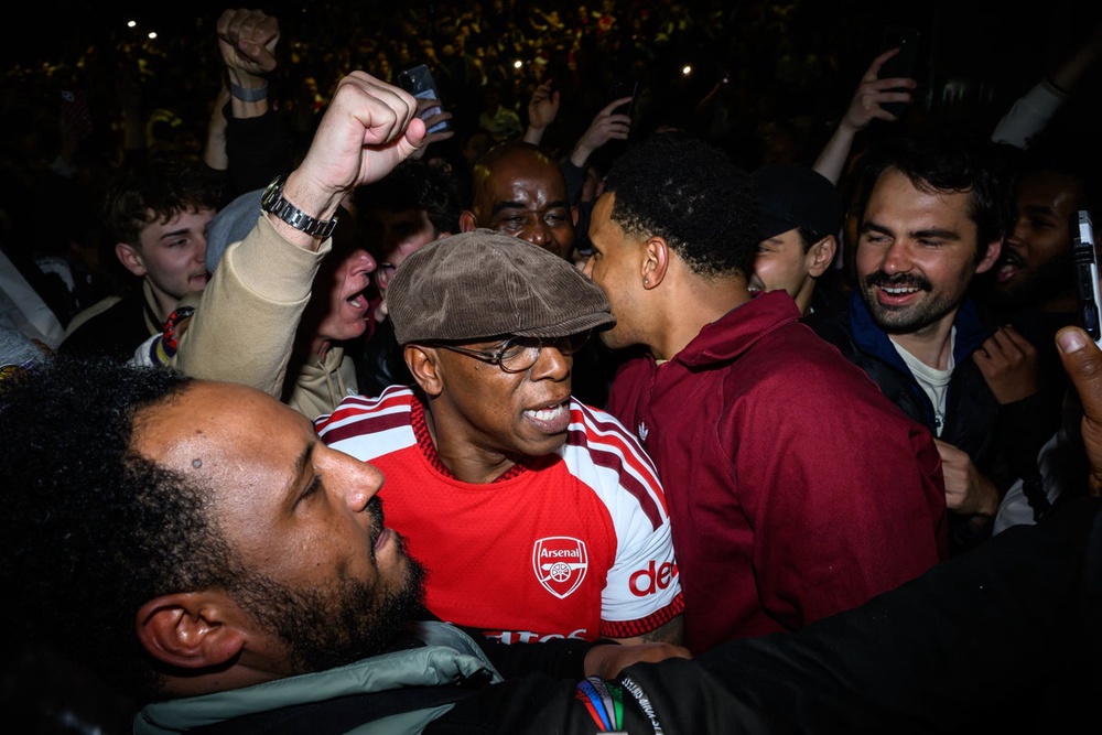 Image from: Arsenal fans celebrate Premier League title after Man City draw at Bournemouth - live reaction