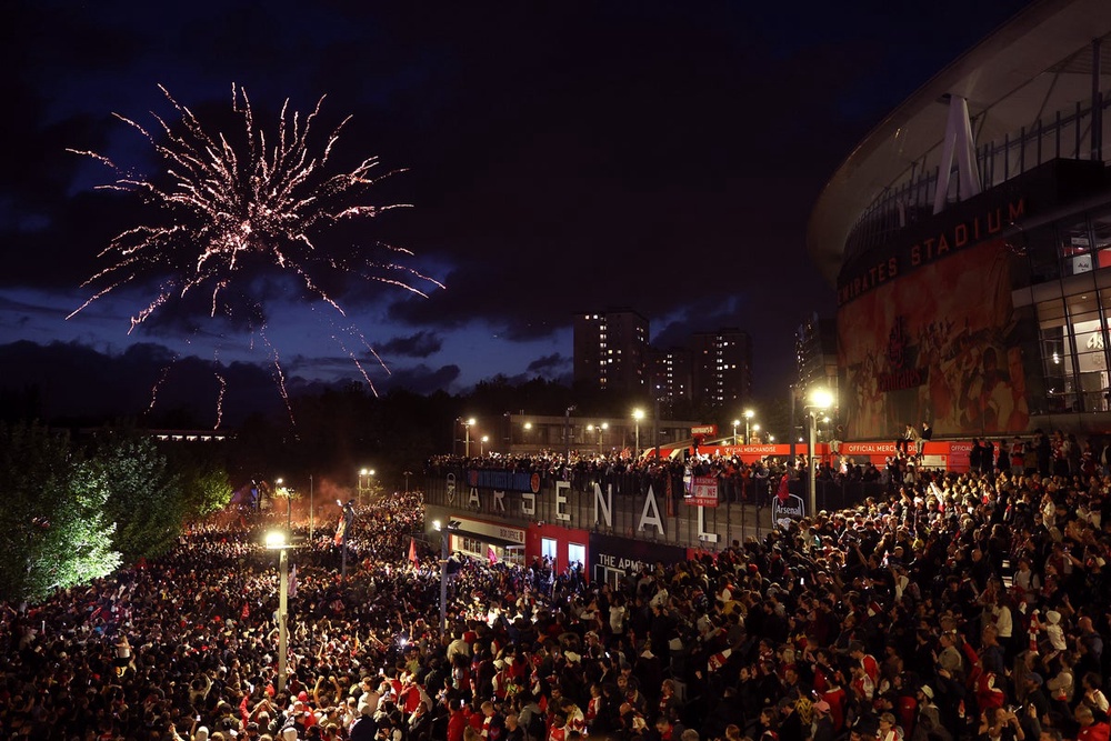 Image from: Arsenal fans celebrate Premier League title after Man City draw at Bournemouth - live reaction