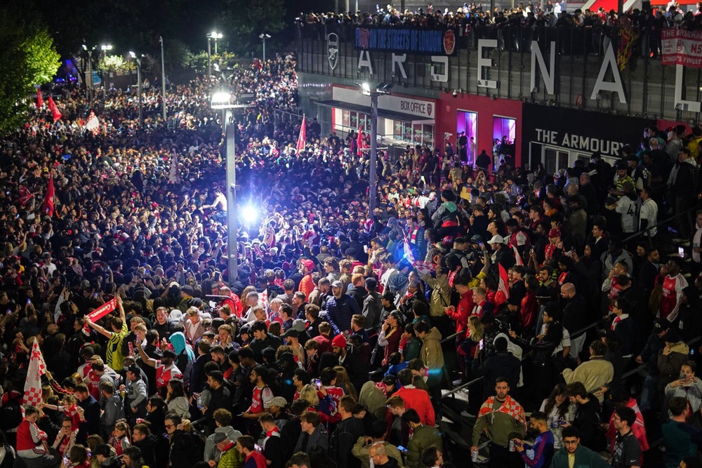 Image from: Arsenal counting down to lifting first Premier League trophy in 22 years - live reaction