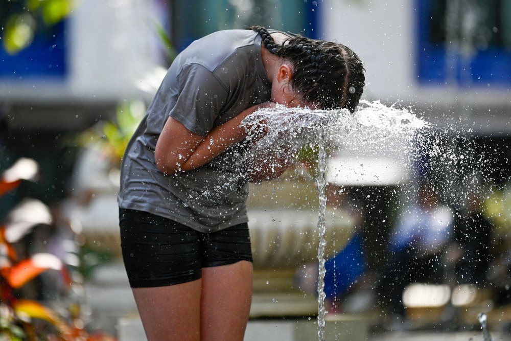 Image from: Heatwave latest: Hottest May day record broken again as temperatures soar to 35C in London
