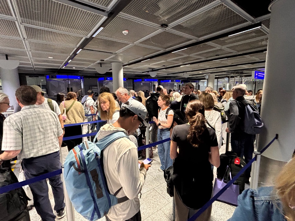 Passengers queuing for EU entry-exit system at Frankfurt airport in May (John Rockel)