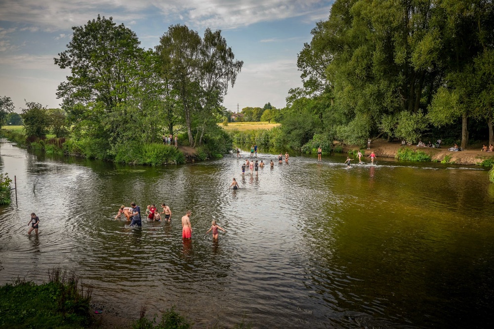 Image from: Heatwave latest: Hottest May day record broken again as temperatures soar to 35C in London