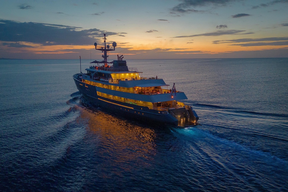 The ‘Aqua Blu’ by night (Aqua Expeditions)