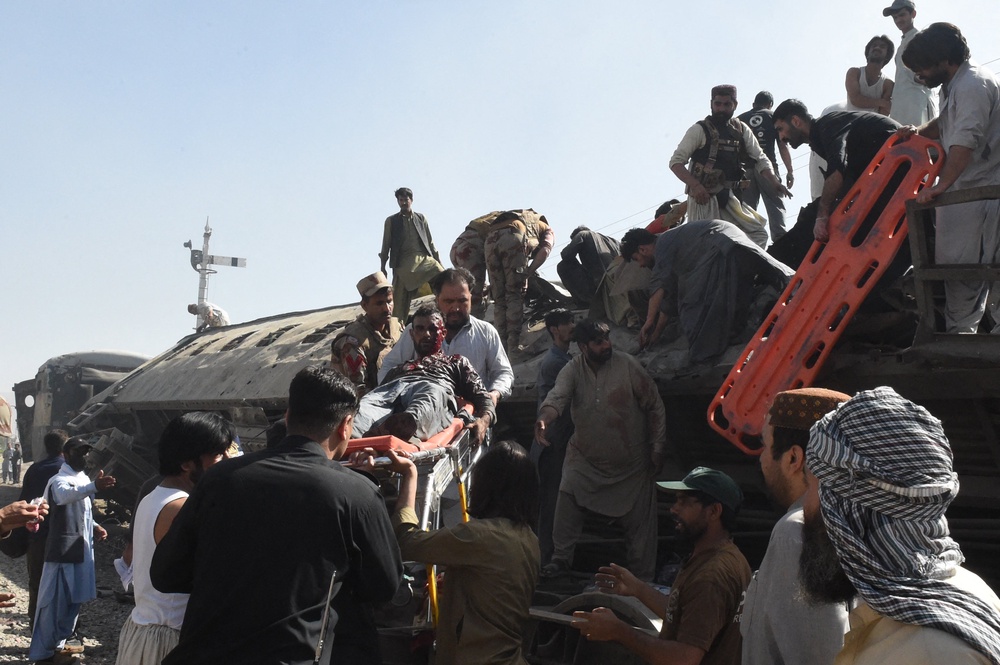 Security personnel and residents rescue injured blast victims from derailed carriages (AFP/Getty)