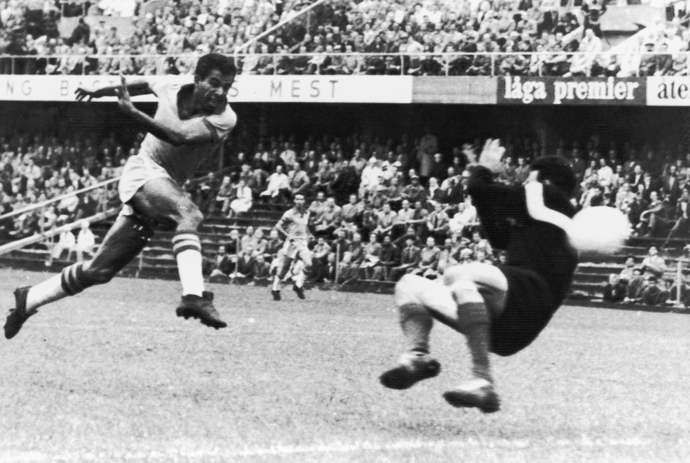 Vava (left) had an impeccable World Cup record for Brazil (Getty)