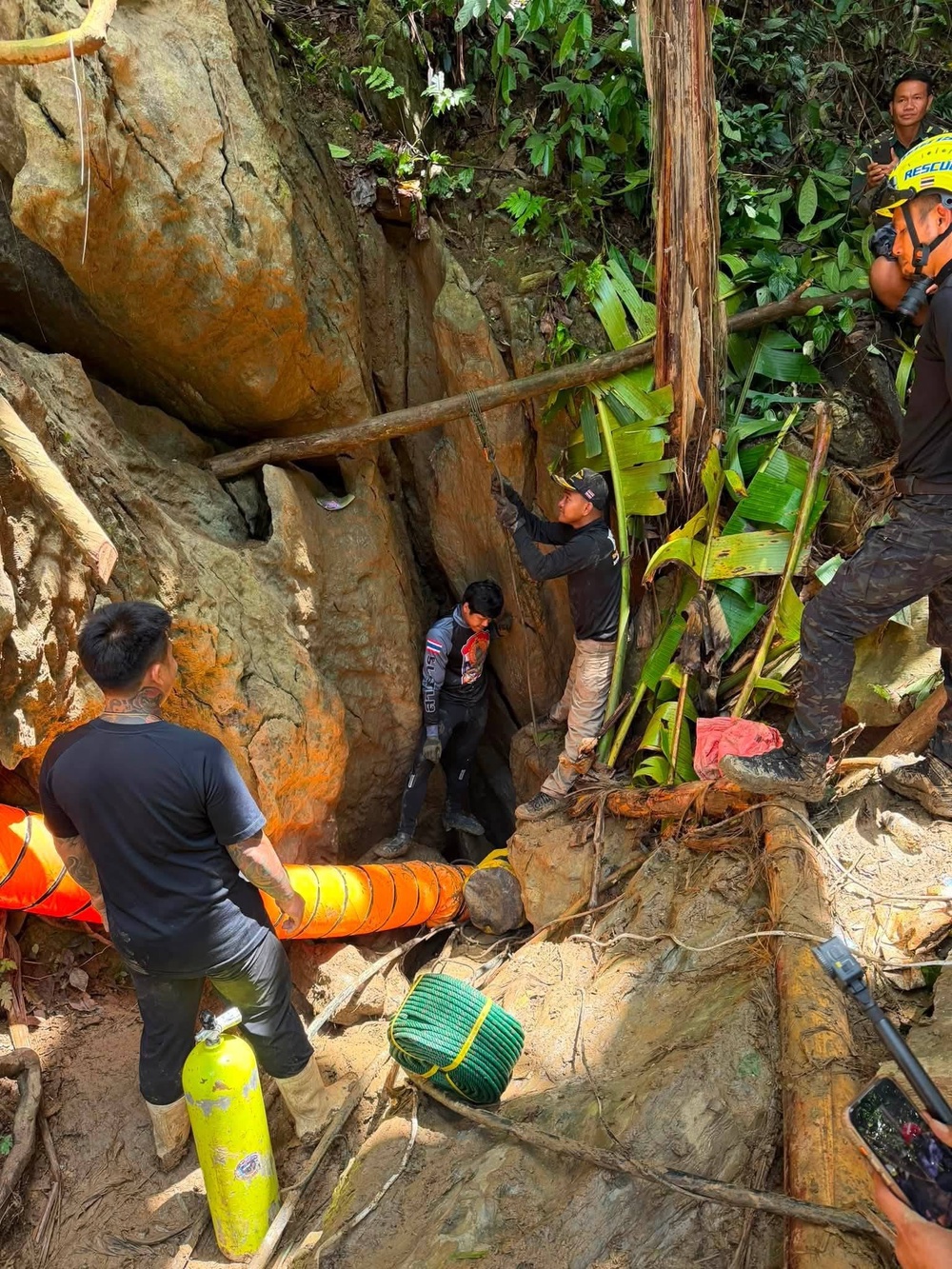 Rescuers work to reach seven people trapped in a cave in Xaisomboun province of Laos (Local Library)