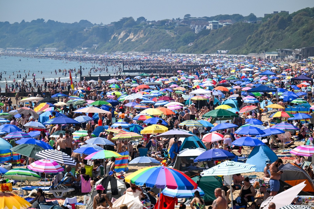 Temperatures will remain hot on Saturday (Getty)