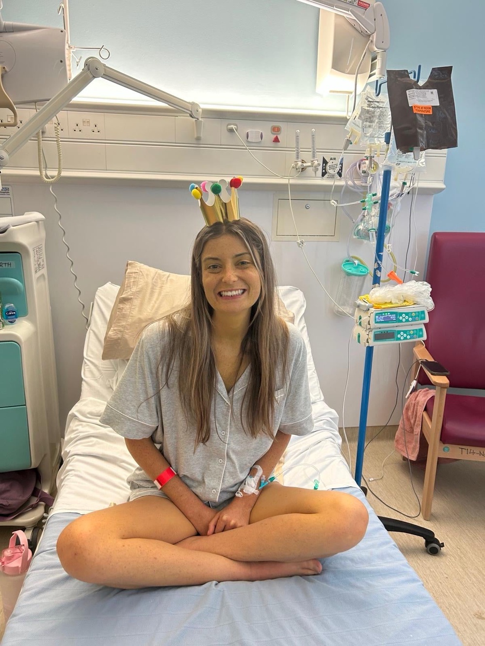 Flo Moffat-Charles, pictured during chemo, was diagnosed with a rare liver disease called PSC (Primary Sclerosing Cholangitis) in January 2024 (Flo and Josh Moffat-Charles)