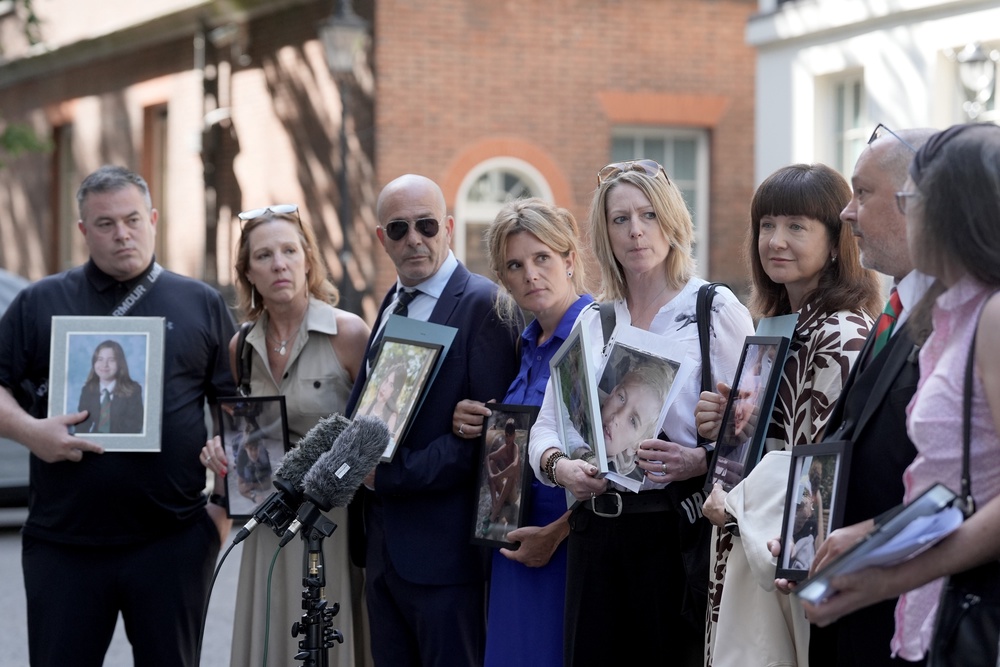 (Left to right) Bereaved parents Liam Walsh, Lorin LaFave, Mariano Janin, Ellen Roome, Lisa Kenevan, Ruth Moss, and Stuart Stephens outside Downing Street (PA Wire)