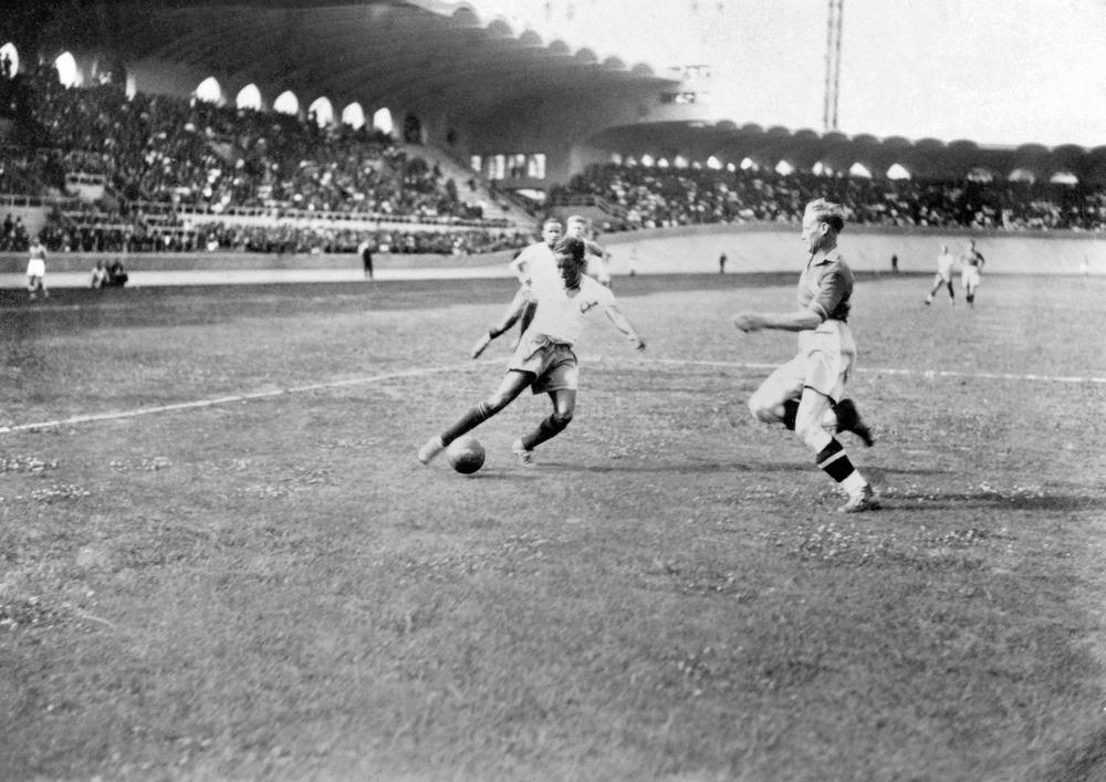 Leonidas (centre) won both the prize for best player and top goalscorer in 1938 (AFP/Getty)