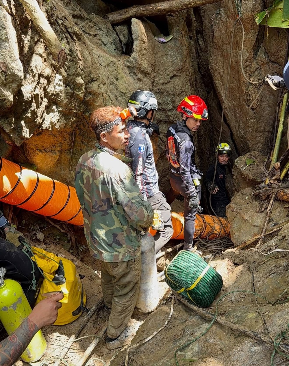 In this release, Metta Tham Rescue Kalasin, rescuers work to reach seven people who have been trapped in a cave in Xaisomboun province, Laos, Monday, 25 May 2026 (AP)