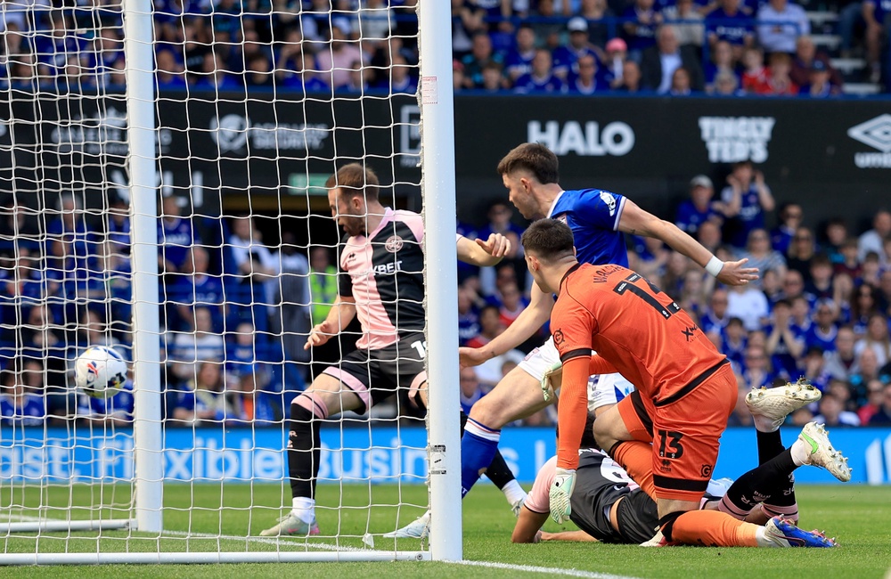 George Hirst (centre) scores the opener in Ipswich’s final match of the season, a 3-0 win overr QPR (Nigel French/PA). (PA Wire)