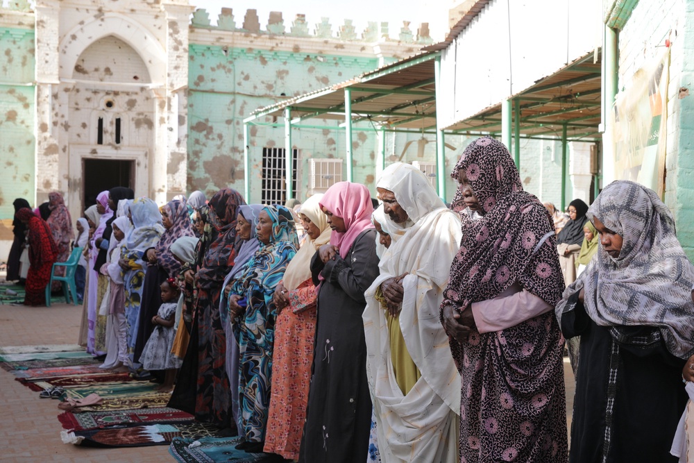 Muslim worshippers pray during Eid al-Adha prayers, at a war-damaged Al-Sayyid Abdul Rahman al-Mahdi mosque, in Khartoum, Sudan, Wednesday, 27 May 2026 (AP)