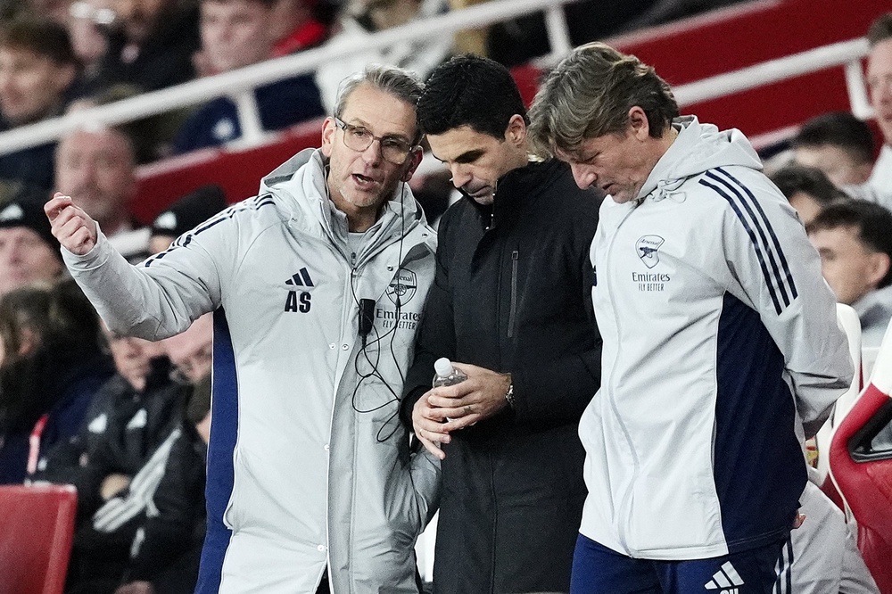 Arsenal manager Mikel Arteta praised coaches like Gabriel Heinze (right) and Albert Stuivenberg (left) (Nick Potts/PA) (PA Wire)