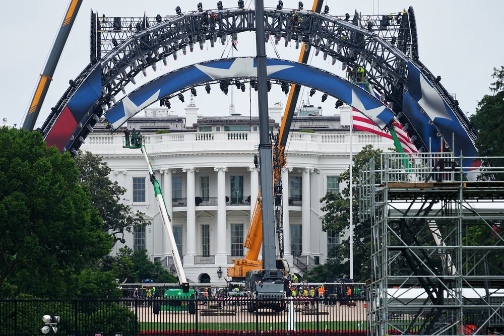 Image from: Trump UFC fight live: Unexpected double threat emerges ahead of President’s birthday event on White House lawn