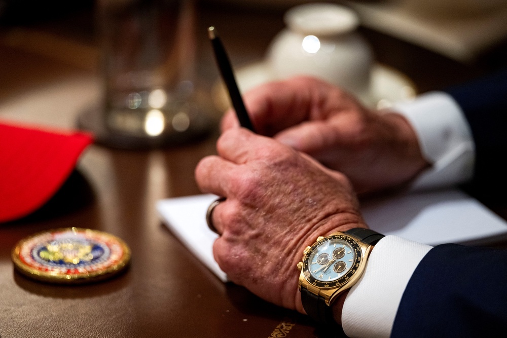 Attendees also got presidential challenge coins (AFP/Getty)