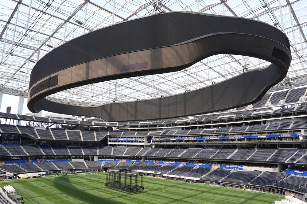 The union representing around 2,000 bartenders, servers, cooks and dishwashers at SoFi Stadium in Inglewood, California, announced the deal at a press conference on Tuesday (Scott Strazzante/Getty Images)