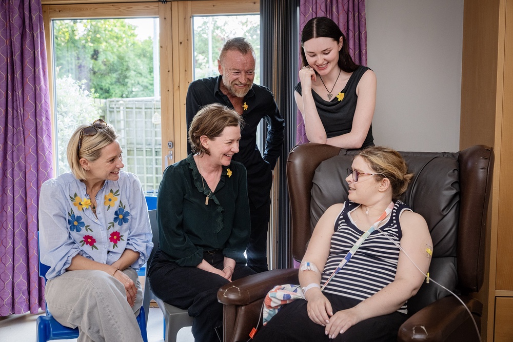 Sian Brooke, Joanne Crawford, Richard Dormer and Katherine Devlin chatting with inpatient Nicola Loughins (Brian Morrison/PA) (PA Media)