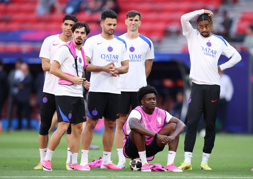 The slippery style of Vitinha (second left) could evade Arsenal’s press (Reuters)