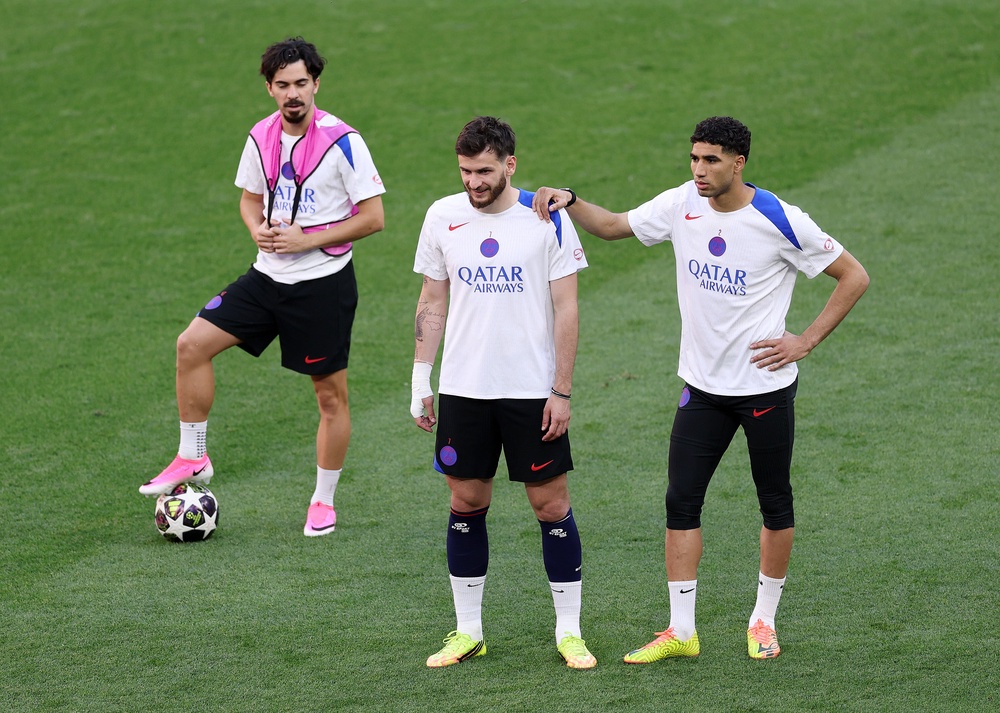 Vitinha, Khvicha Kvaratskhelia and Achraf Hakimi of Paris Saint-Germain look on during the training session (Getty)
