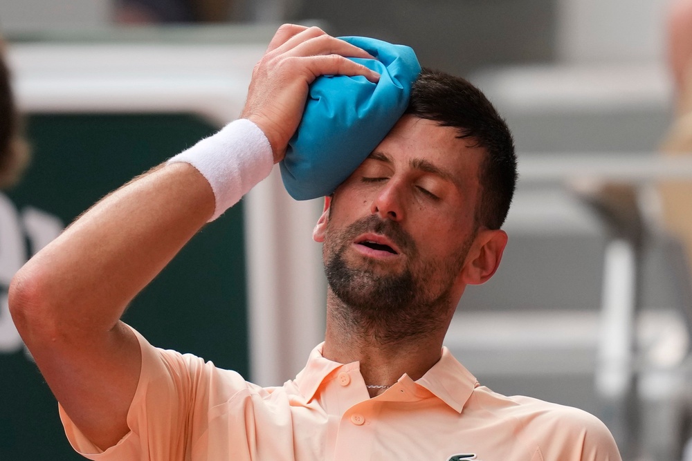 Novak Djokovic tries to cool himself down (Christophe Ena/AP) (AP)