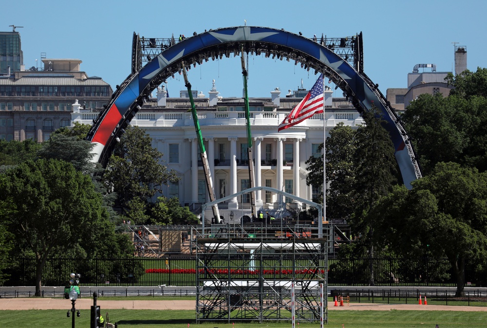 One of President Trump’s ideas to celebrate America’s 250 is to host a UFC cage match one White House lawn (AP)