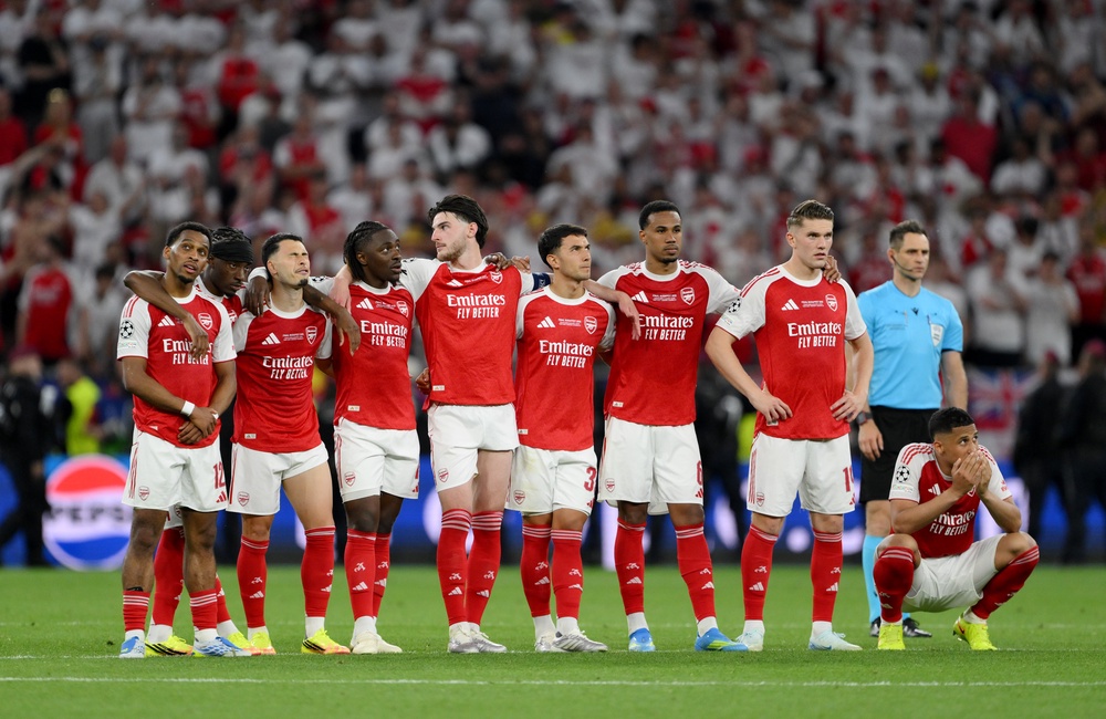 Image from: Arsenal trophy parade LIVE: Gunners celebrate title triumph as Declan Rice loses voice after defeat in Champions League final