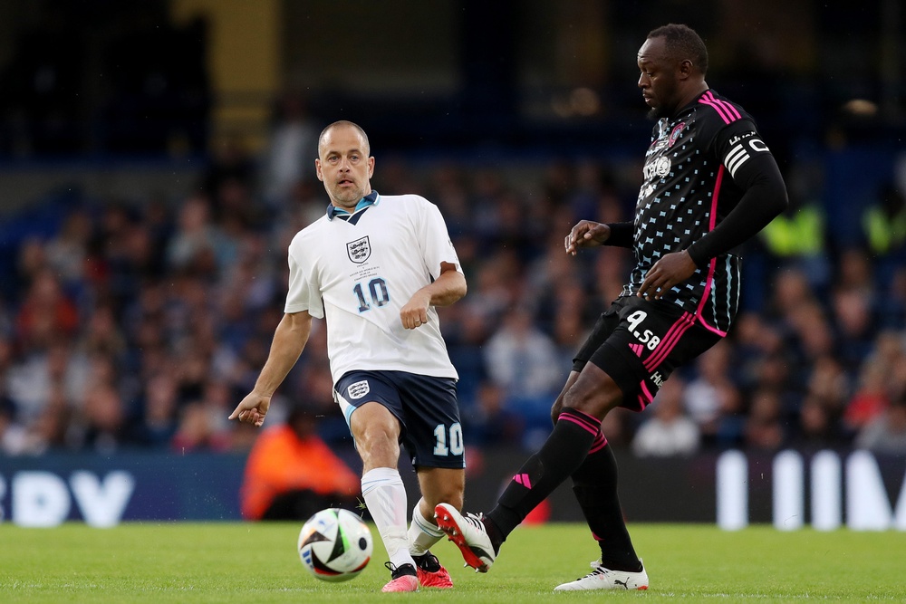 Usain Bolt manages the World XI alongside Clarence Seedorf (Getty)