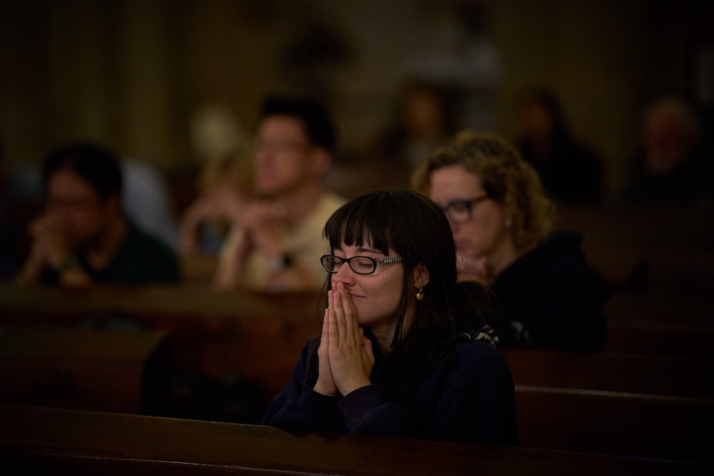 Parishioners pray during a mass in the crypt of the Sagrada Familia in Barcelona, Spain, Friday, May 15, 2026 (AP Photo/Emilio Morenatti)