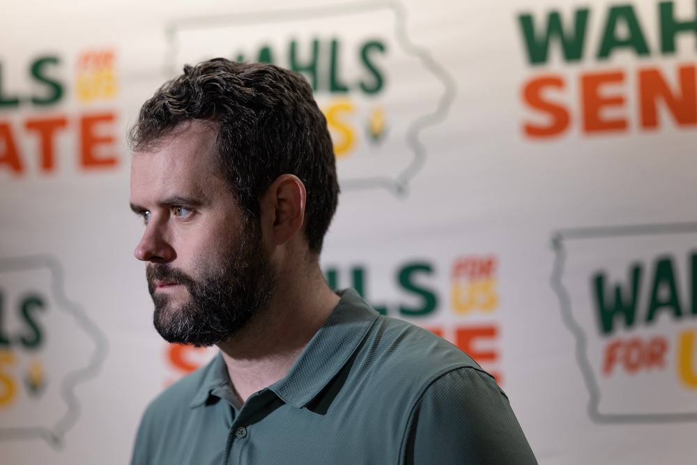 Wahls has said he would not back Senate Minority Leader Chuck Schumer to lead the caucus should he win the state. (Getty)