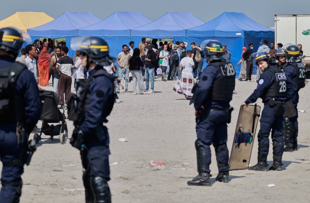 Police conduct a search operation at a makeshift camp of migrants who want to cross the English Channel to Britain near Dunkirk, northern France, Wednesday, May 27, 2026. (AP Photo/Jean-Francois Badias) (Copyright 2026. The Associated Press. All rights reserved)