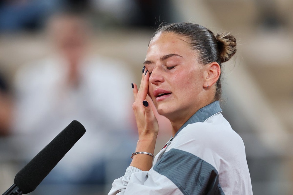 Image from: French Open LIVE: Chwalinska becomes first qualifier into grand slam final since Raducanu with stunning win