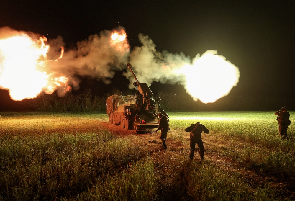 Ukrainian servicemen fire a howitzer on a frontline in Donetsk region, Ukraine May 27, 2026 (Reuters)