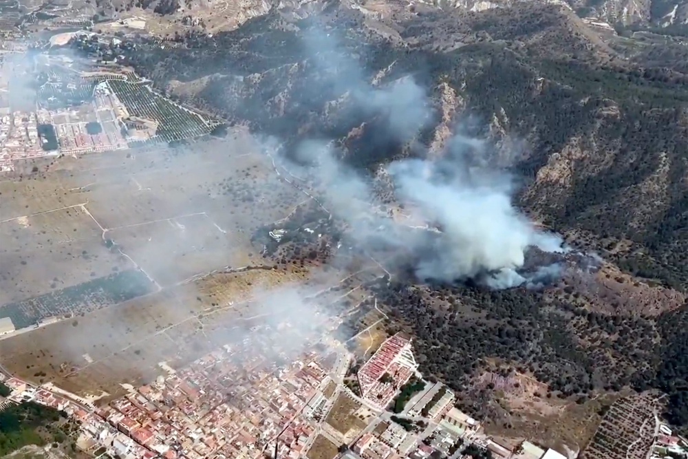 Aerial footage shows swathes of blackened forest (112 Region de Murcia)