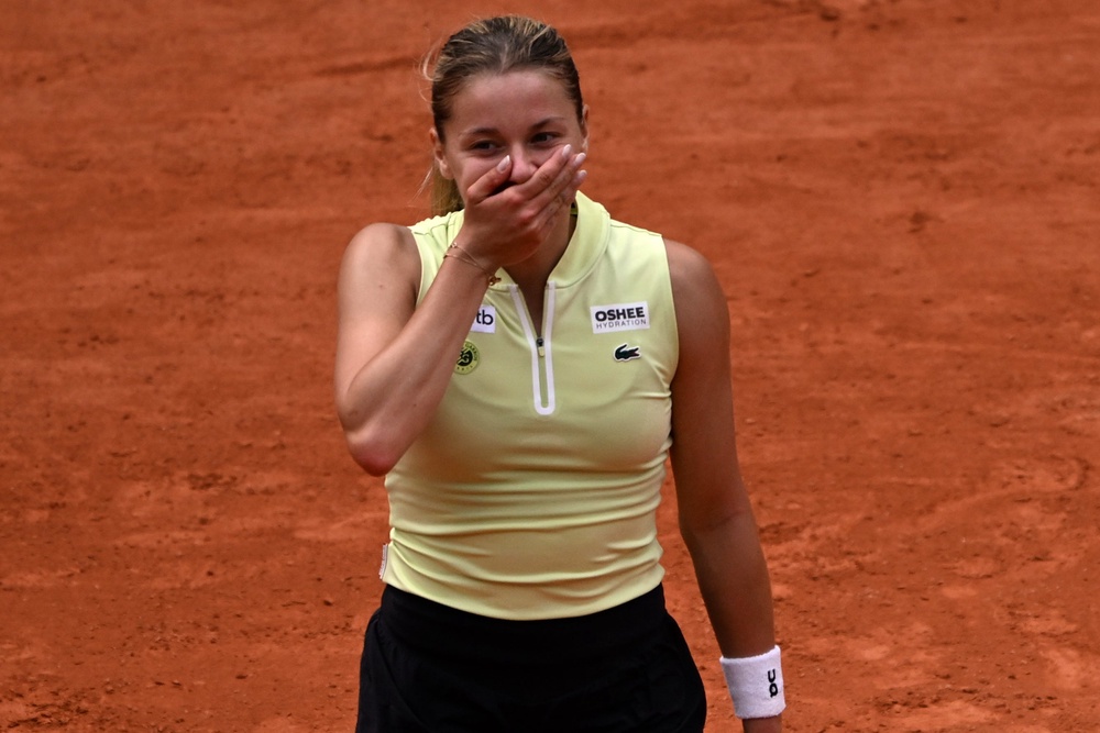 Maja Chwalinska reacts in disbelief after beating Anna Kalinskaya (Emma Da Silva/AP) (AP)