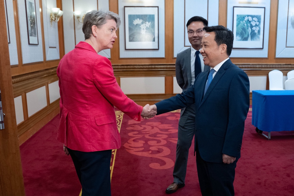 Foreign Secretary Yvette Cooper met Shenzhen party secretary Jin Lei during her trip (Stefan Rousseau/PA) (PA Wire)