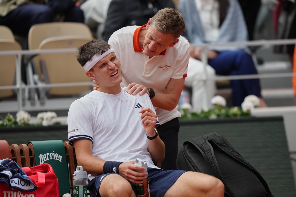 Jakub Mensik receives treatment (Aurelien Morissard/AP) (AP)