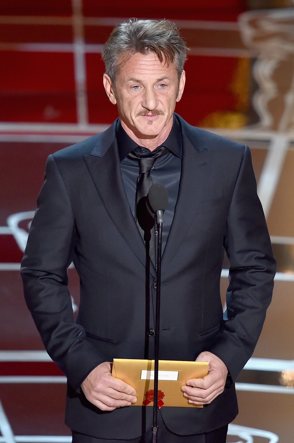 His experience at the Golden Globes earlier this year left actor Sean Penn with strong feelings about selfies (Getty Images)