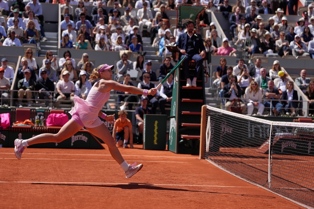 Andreeva played patiently against a tricky opponent and overwhelmed her from the baseline (AP)